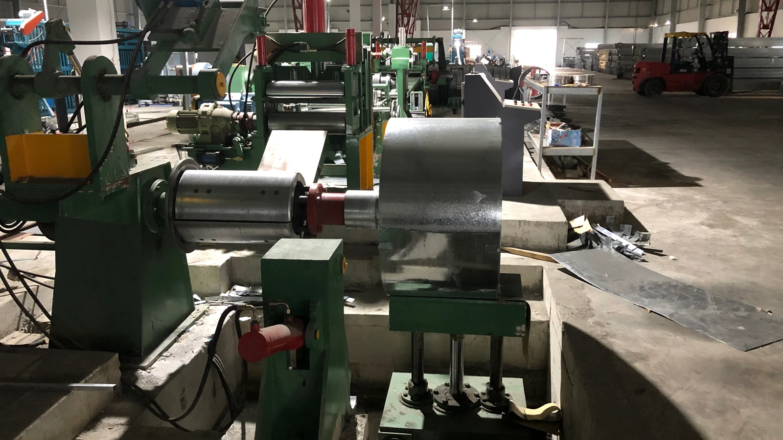 Complete steel coil slitting line for narrow strip preparation